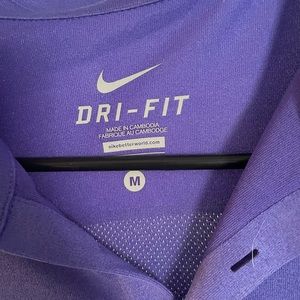 Nike dri fit golf shirt size mens size medium. Worn maybe 3 times